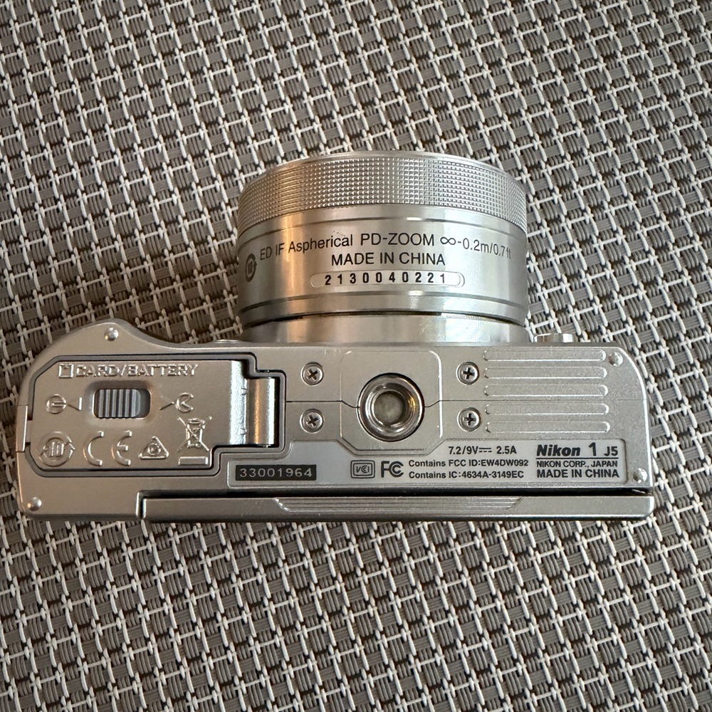 Nikon Silver Digital Camera with Lens - Picture 3 of 12